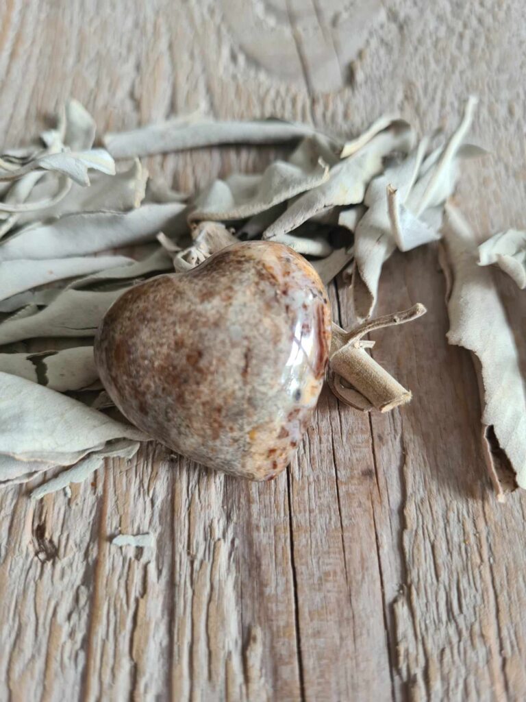 Zwarte opaal hartje 1