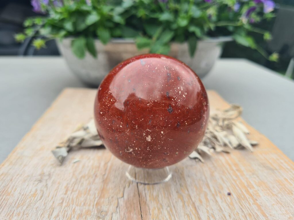 Rode Jaspis bol 366 gram ca 7 cm