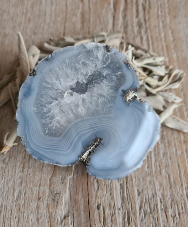 Avaloniet/ Blauwe Chalcedoon geode