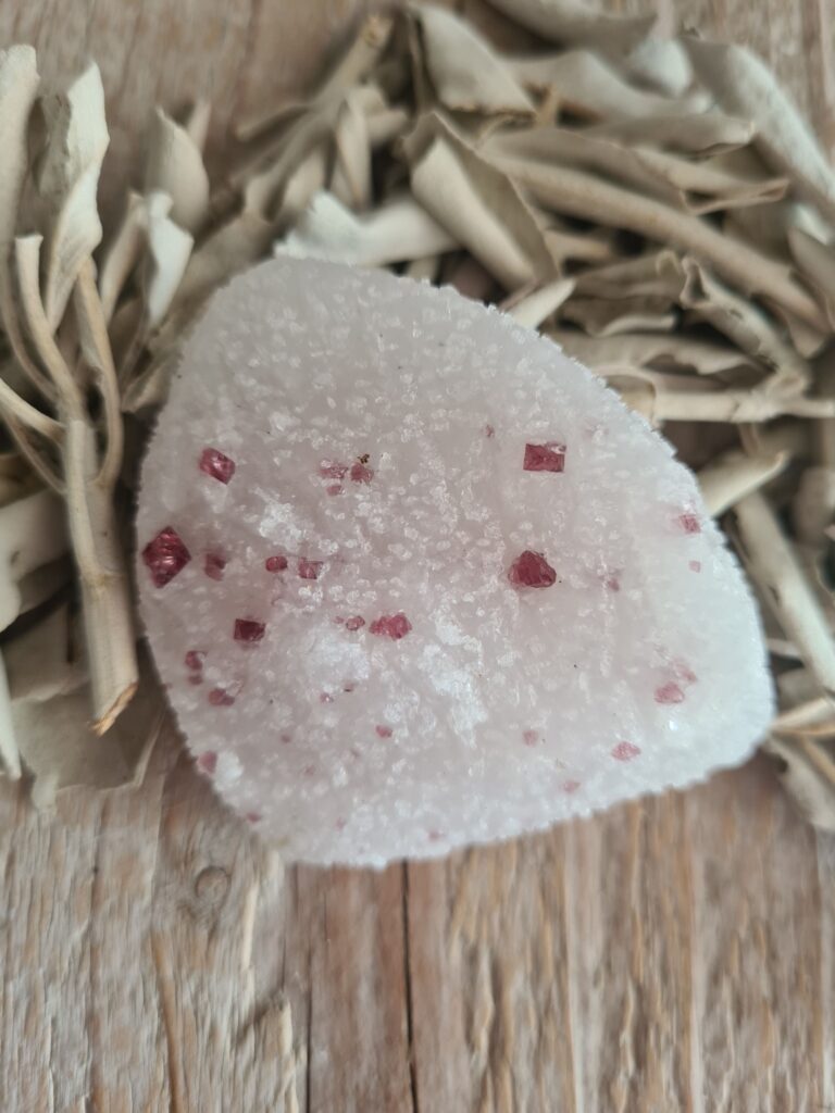 Spinel op marmer
