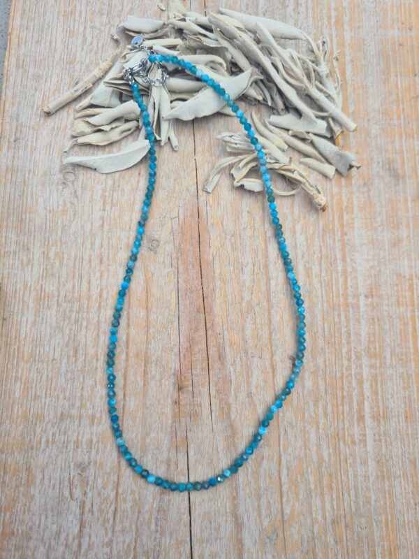 Blauwe Apatiet ketting 3 mm kraal 45 cm