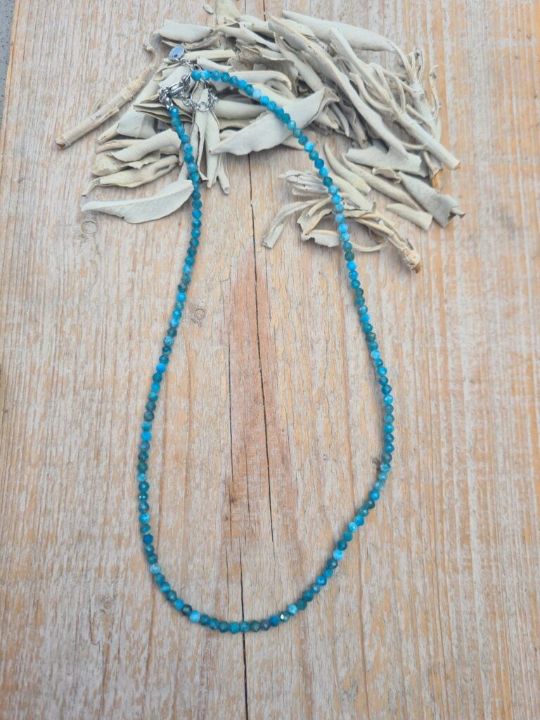 Blauwe Apatiet ketting 3 mm kraal 45 cm