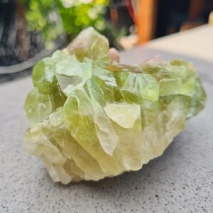 Groene Calciet ruw 481 gram uit Mexico