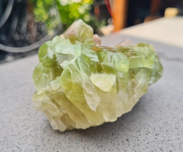 Groene Calciet ruw 481 gram uit Mexico