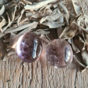 Heldere amethist knuffelsteen