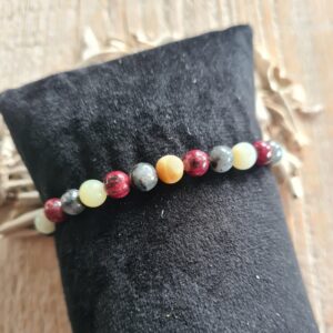 Elastische edelsteen armband met amazoniet, grijze en rode agaat