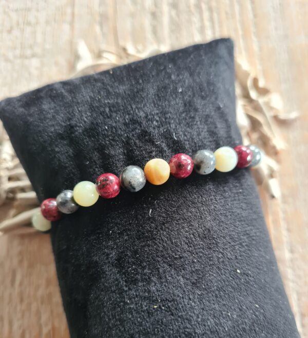 Elastische edelsteen armband met amazoniet, grijze en rode agaat