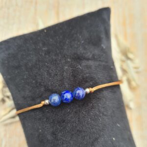 Lapis lazuli op satijndraad