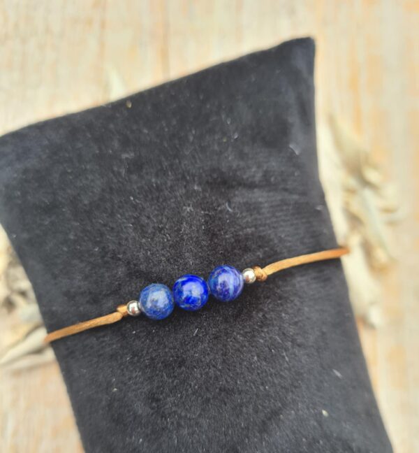 Lapis lazuli op satijndraad