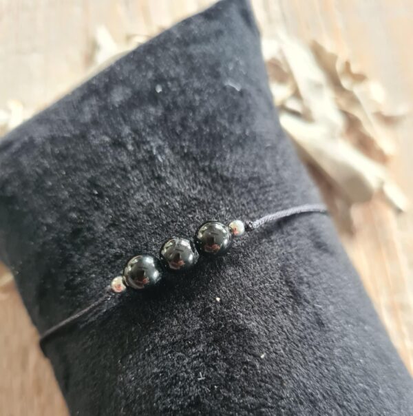 Zwarte toermalijn op macramé draad