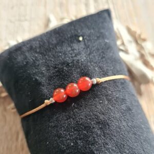 Carneool op satijndraad