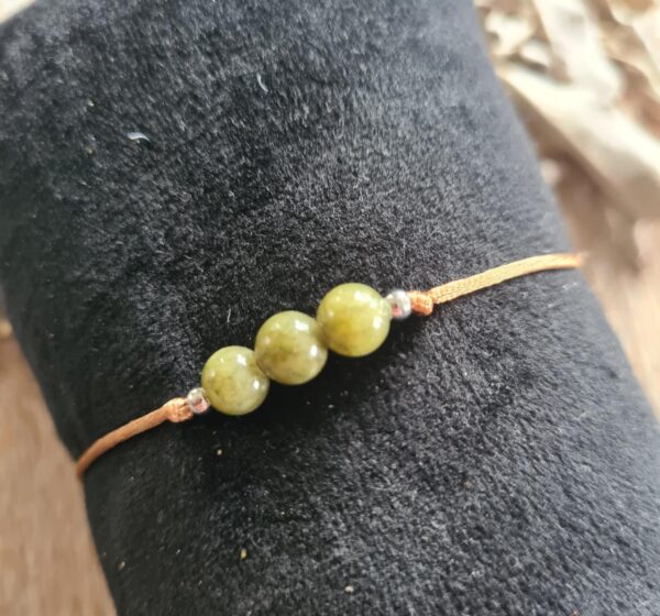 Groene jade op satijndraad