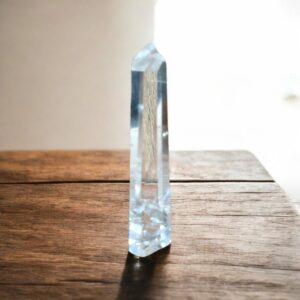 Bergkristal toren 13 cm uit Brazilie