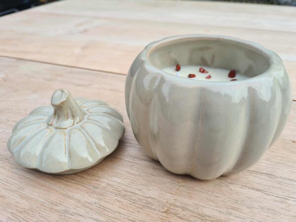 Pompoen met kaars en Rode Jaspis steentjes (grijs) - Afbeelding 2