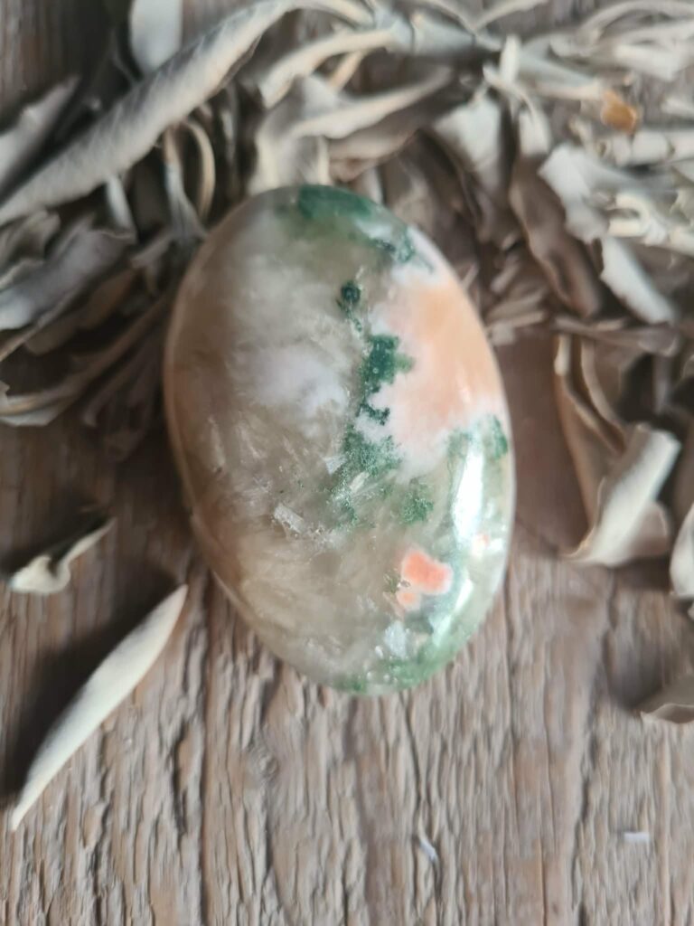 Groene stilbiet met Heulandiet