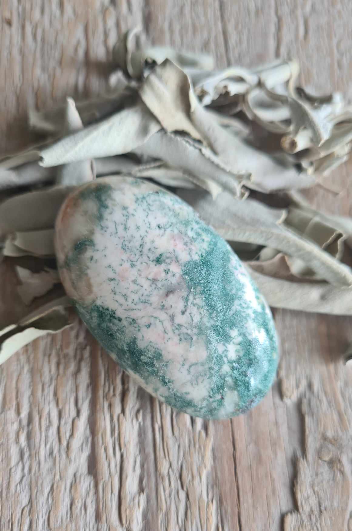 De steen van de maand januari is de Heulandiet