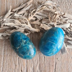 Blauwe apatiet handsteen