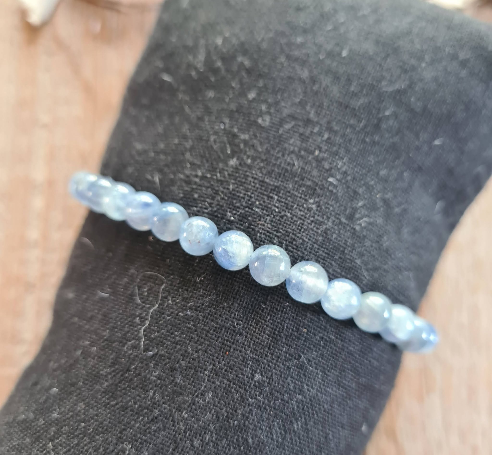 Kyaniet armband 6 mm